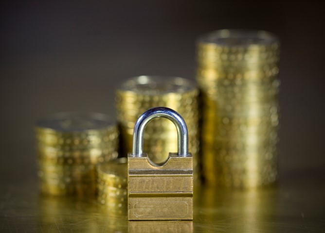 2.1 rs-protectyourmoney 1260843 93164844