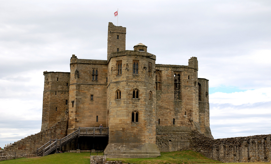 10.15 crs-warkworthcastle 1275331 93673982