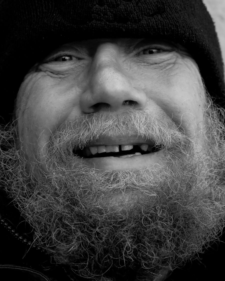 19.22 rs-smilinghomeless 1165970 34454460