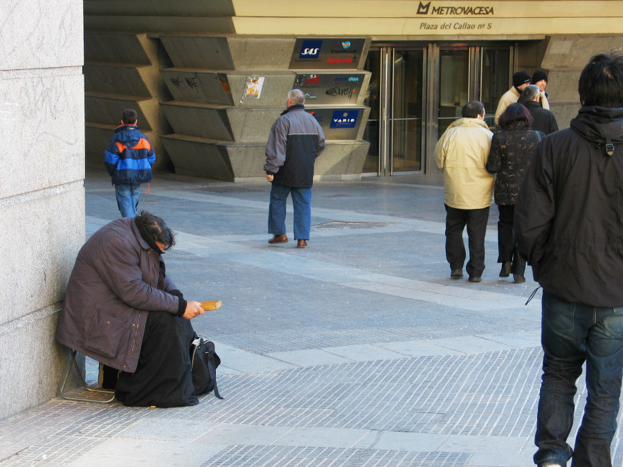 29.7 rs poor woman 1439286