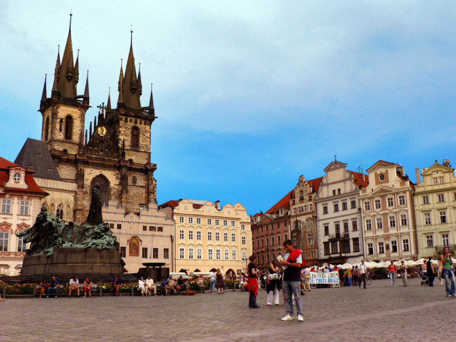 31.31 rs old town square 1567027 1920x1440
